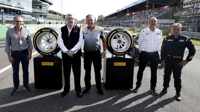 18" pneumatiky pro F1, které Pirelli představilo na Monze