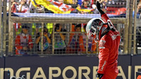 Charles Leclerc po vyhrané kvalifikaci v Singapuru