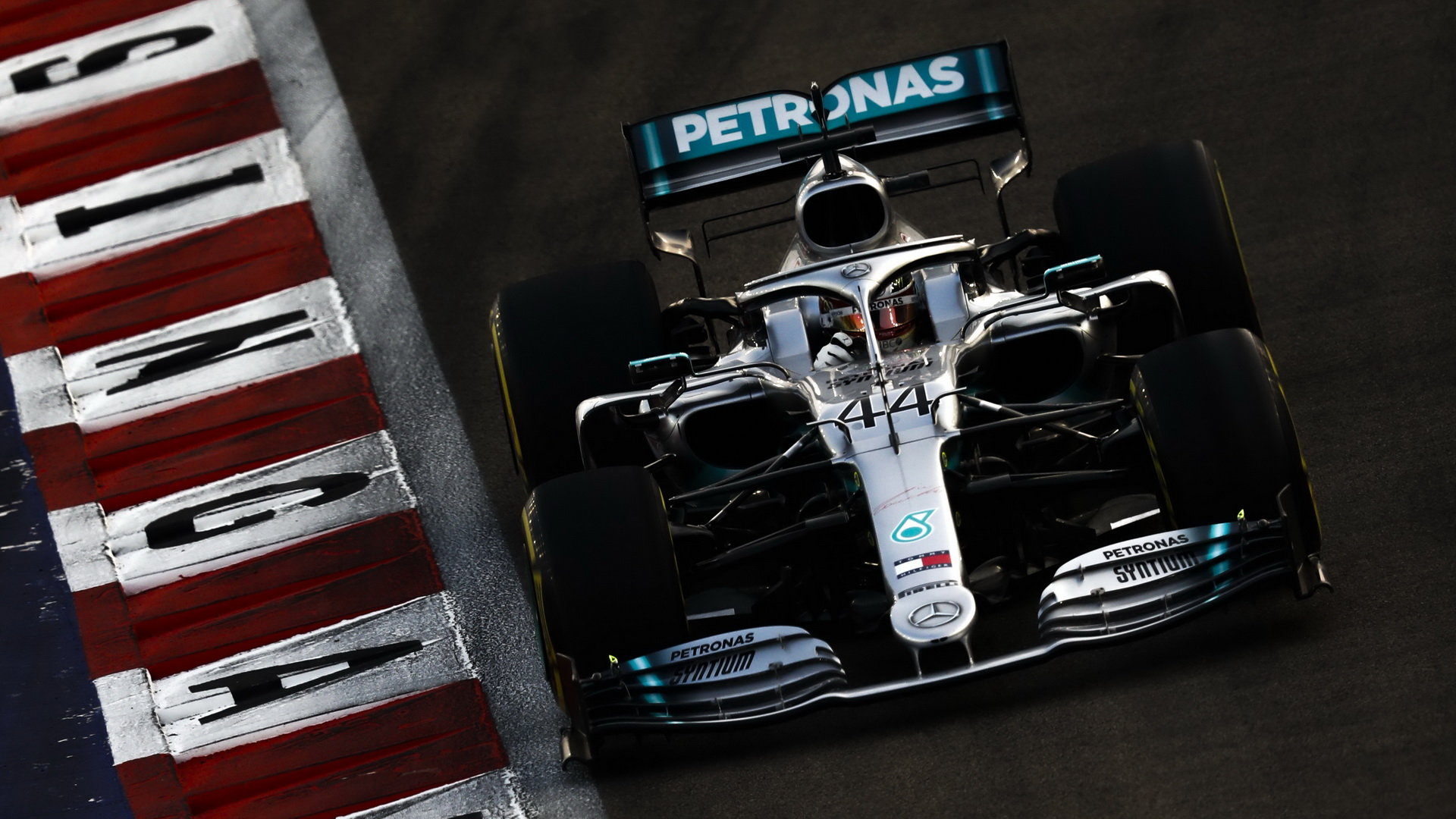 Lewis Hamilton v kvalifikaci v Singapuru