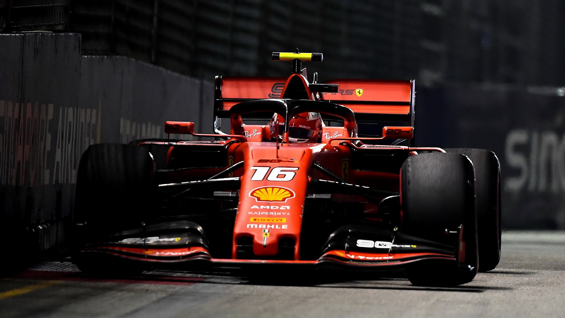 Ferrari je po letní přestávce ve formě, předčí Red Bully i Mercedes