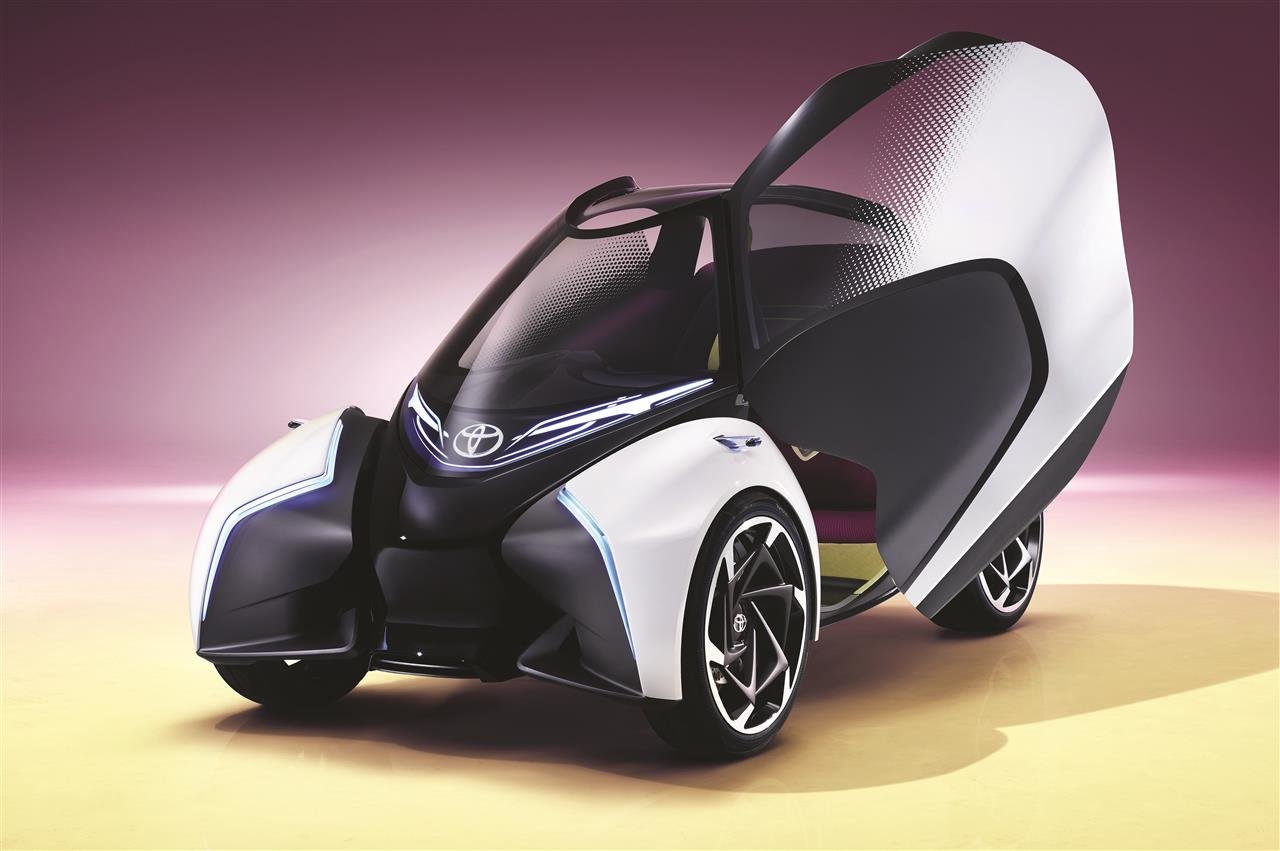 Koncept jednosedadlového městského vozu Toyota i-Tril má být v prodeji v roce 2030