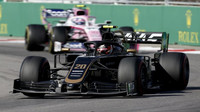 Kevin Magnussen v závodě v Soči