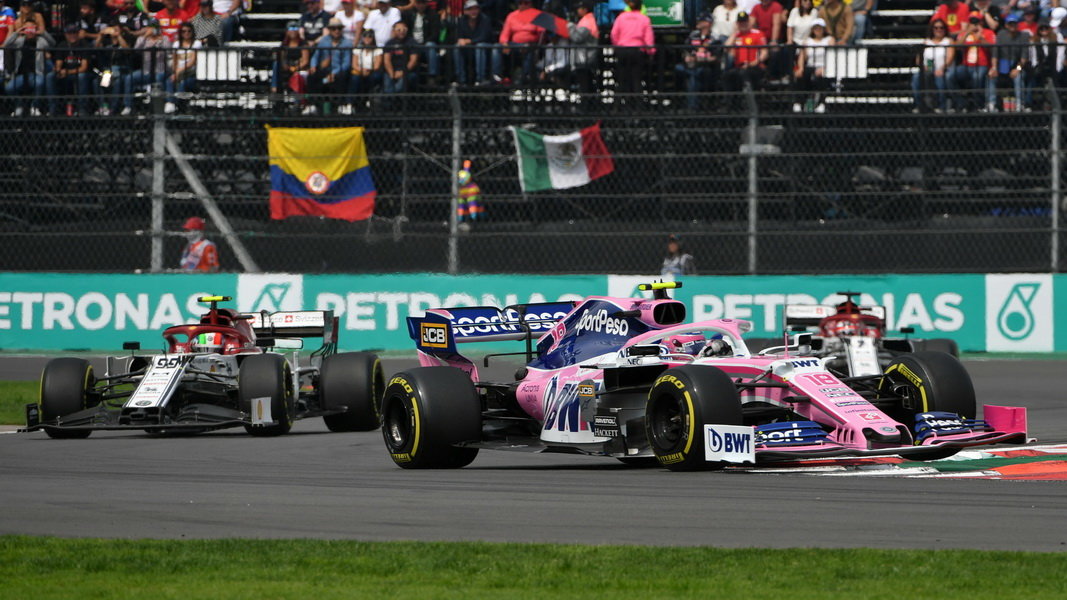 Lance Stroll v závodě v Mexiku