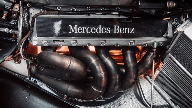 Desetiválcový motor Mercedes FO110H, jenž poháněl McLaren MP4-14