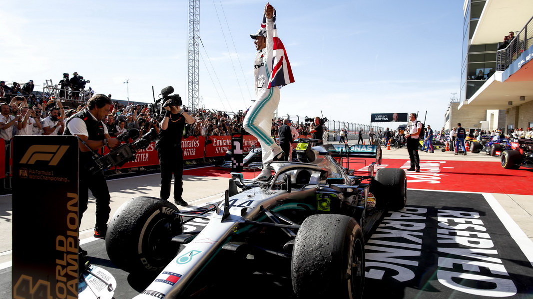 Lewis Hamilton slaví mistrovský titul po závodě v americkém Austinu
