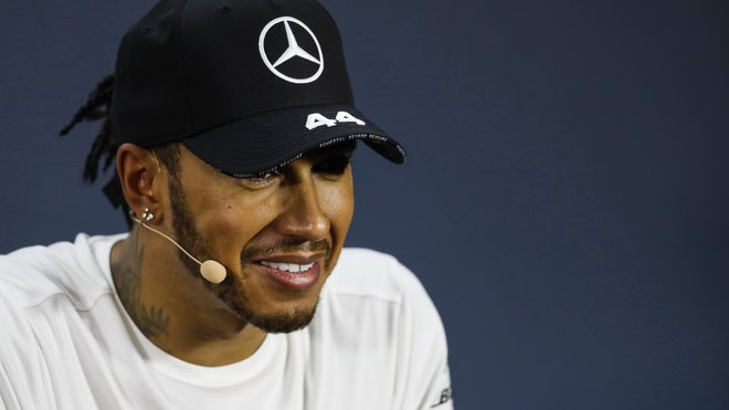 Lewis Hamilton si připsal pole-position po delší pauze, té poslední dosáhl ještě v červenci na Hockenheimu