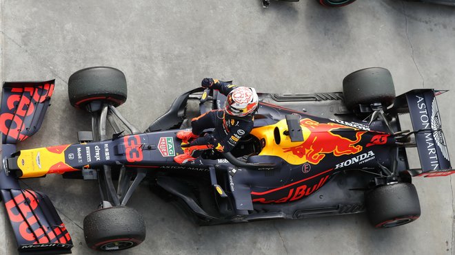 Max Verstappen vítězí v závodě v Brazílii