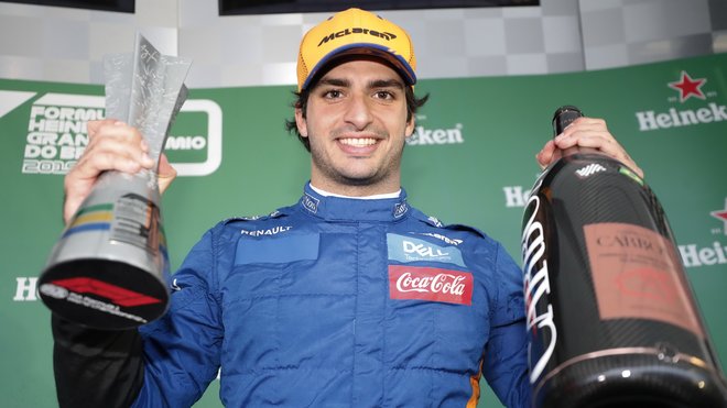 Carslos Sainz obdržel dodatečně pohár za třetí místo v závodě v Brazílii