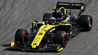 Daniel Ricciardo v závodě v Brazílii