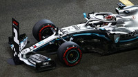 Lewis Hamilton po vítězné kvalifikaci v Abú Zabí