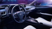 Lexus představil první bateriový elektromobil UX 300e