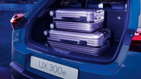 Lexus představil první bateriový elektromobil UX 300e