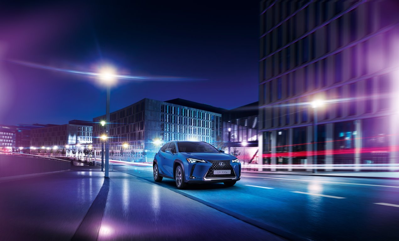 Lexus představil první bateriový elektromobil UX 300e