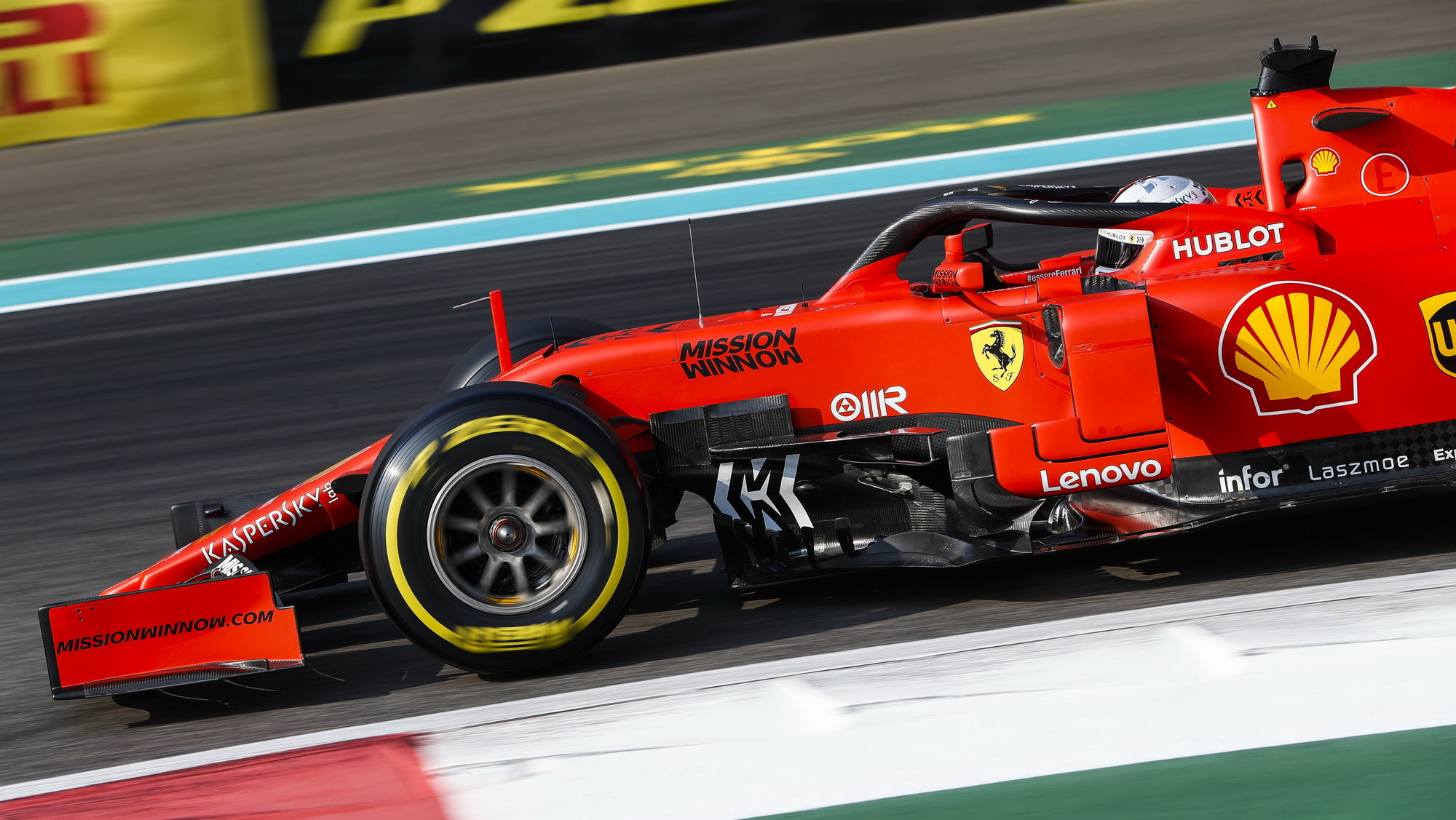 Sebastian Vettel v kvalifikaci v Abú Zabí