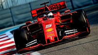 Sebastian Vettel po sezóně 2019 během testu pneumatik v Abú Zabí