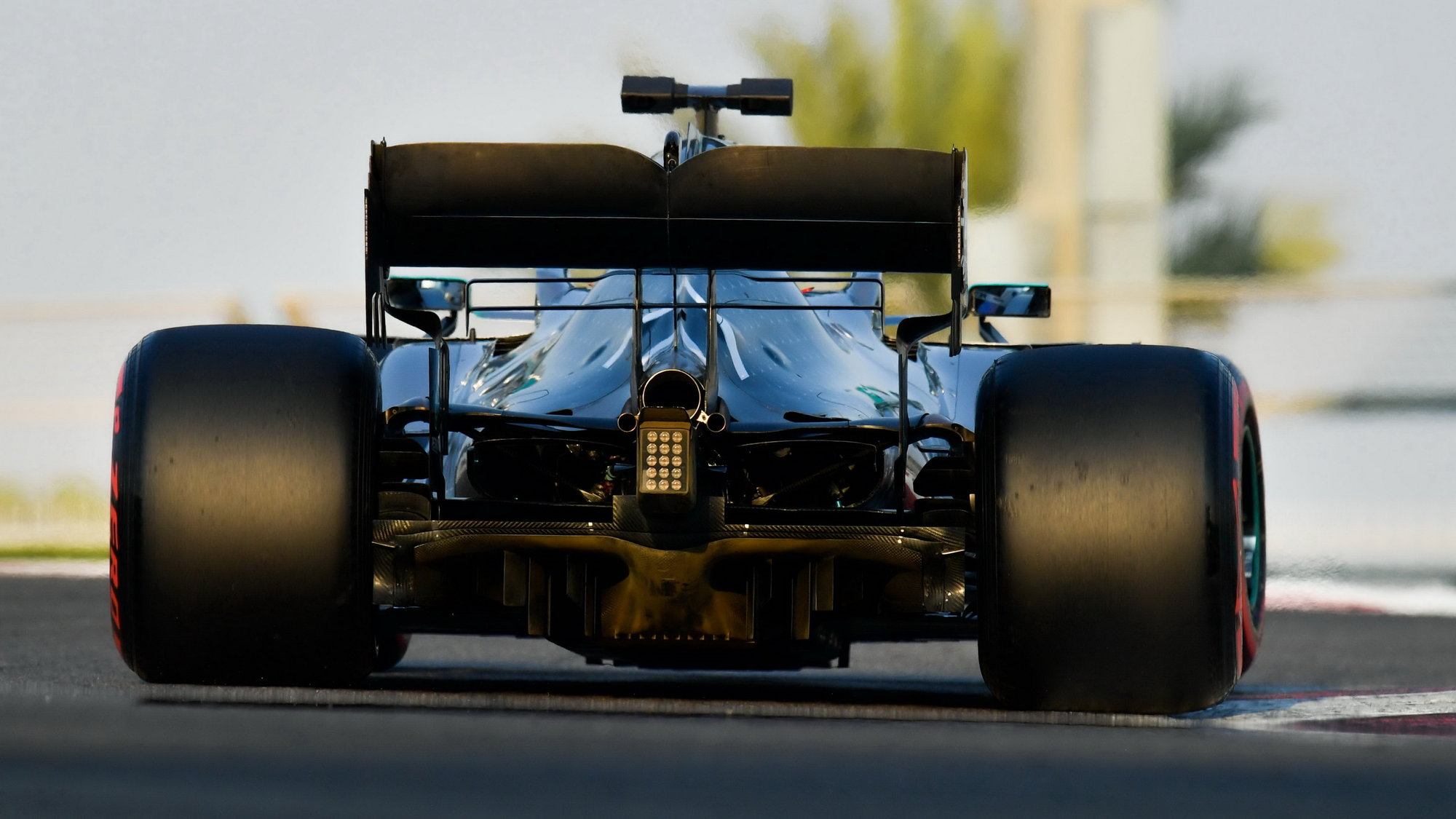 Valtteri Bottas po sezóně 2019 během testu pneumatik v Abú Zabí