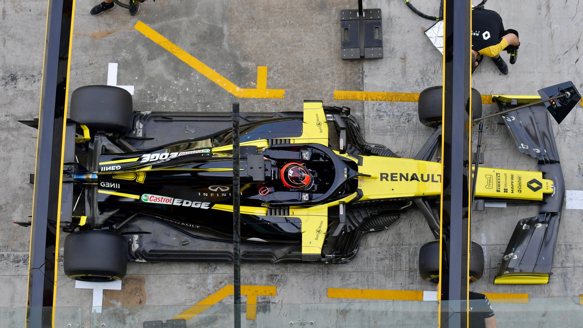 Estaban Ocon poprvé ve voze Renault po sezóně 2019 během testu pneumatik v Abú Zabí