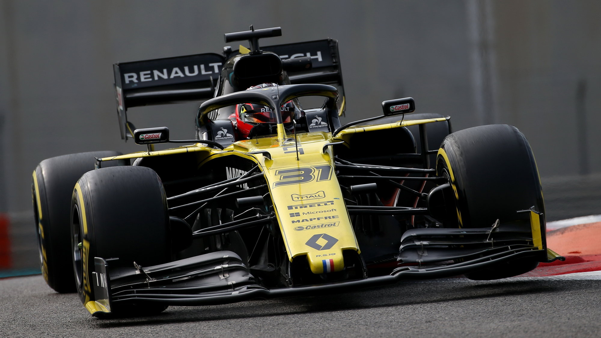 Estaban Ocon poprvé ve voze Renault po sezóně 2019 během testu pneumatik v Abú Zabí