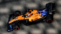 Carlos Sainz po sezóně 2019 během testu pneumatik v Abú Zabí