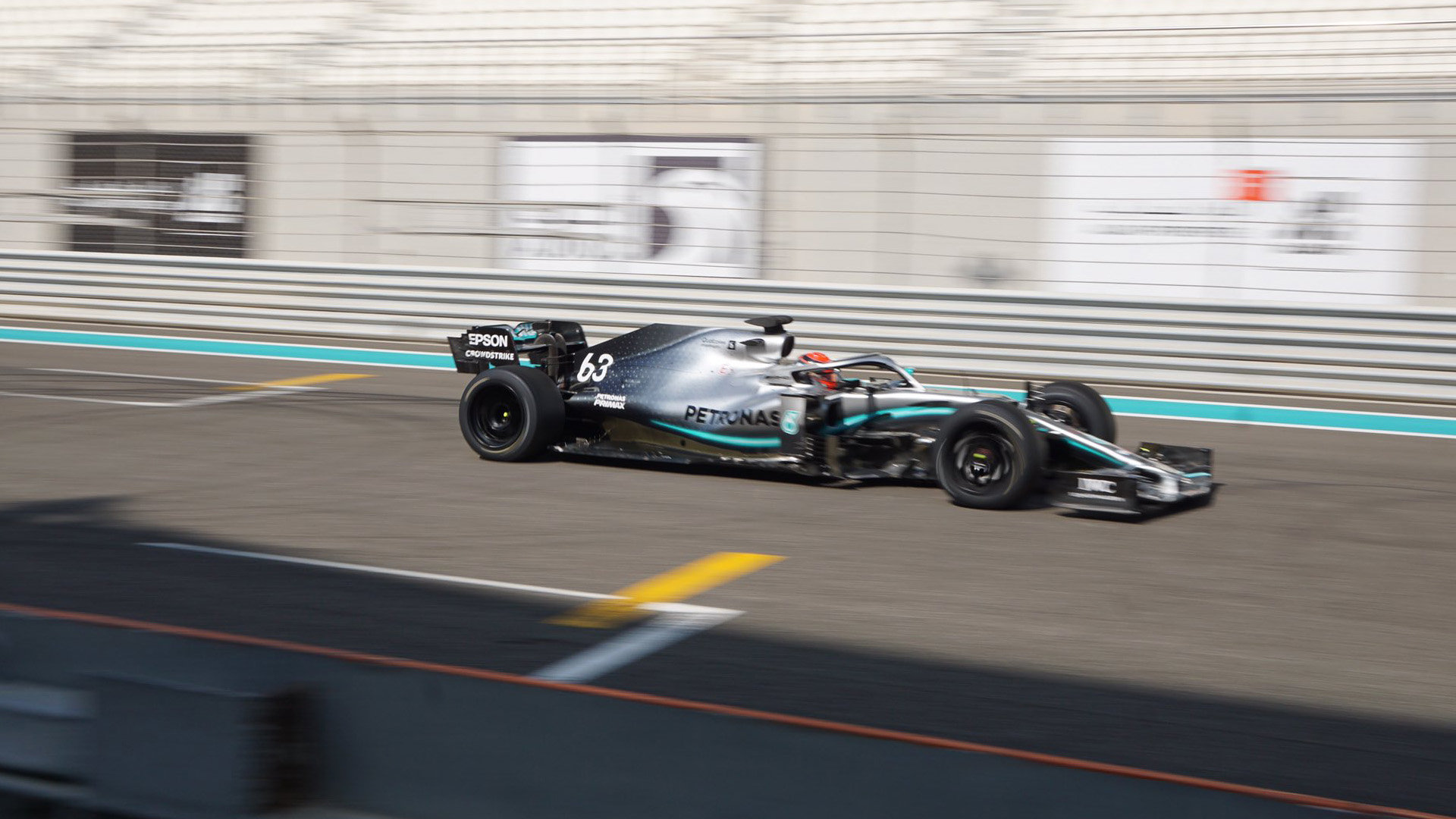 George Russell s Mercedesem testuje 18" pneumatiky pro rok 2021