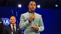 Lewis Hamilton na slavnostním předávání poháru za mistrovský titul v sezóně 2019