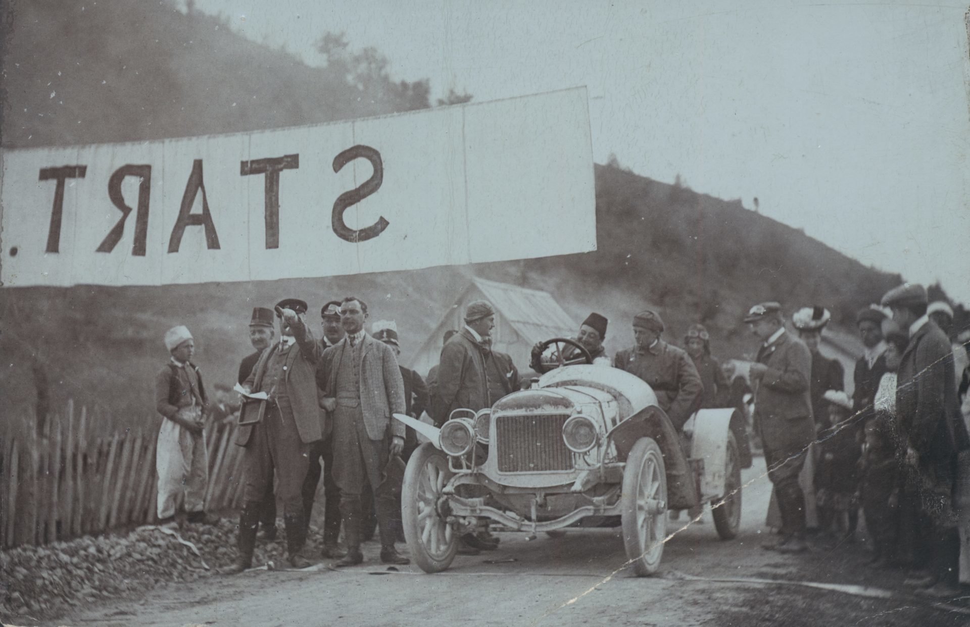 Bosenská jízda hraběte Kolowrata v roce 1908 patří k neslavnějším okamžikům škodovácké historie.