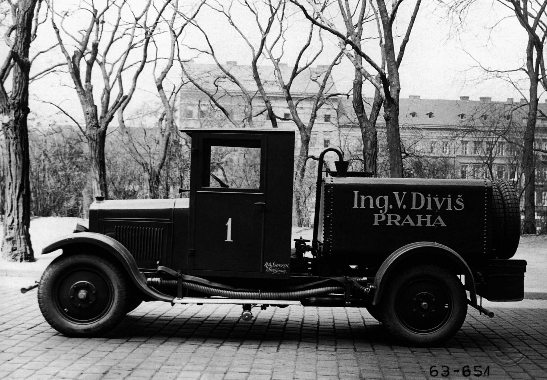 Škoda 125 užitkový automobil dodávaný jako dodávkový vůz, autobus pro deset cestujících či s dalšími speciálními nástavbami, 1927 – 1929, 1650 ks.