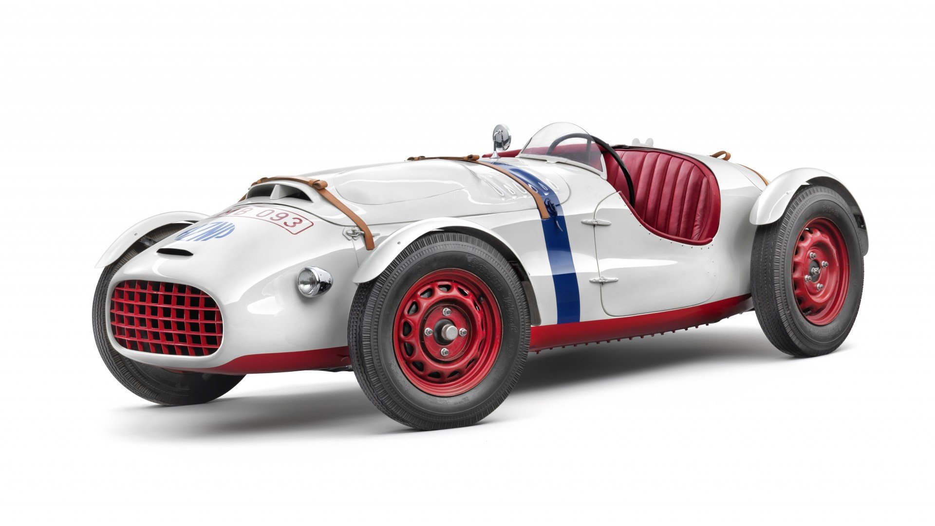 Škoda supersport typ 966 z roku 1950 patřil mezi nejlepší závodní automobily, které Škodovka vyrobila. Vůz poháněl řadový kapalinou chlazený čtyřválec OHV o objemu 1 089 cm3, který byl umístěný podélně za přední nápravou. Původně dával jen 37 kW, na závodních tratích debutoval v květnu 1950, dosahoval rychlosti až 140 km/h.