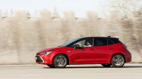 Toyota Corolla s hybridní technologií spojuje efektivitu s radostí z jízdy.