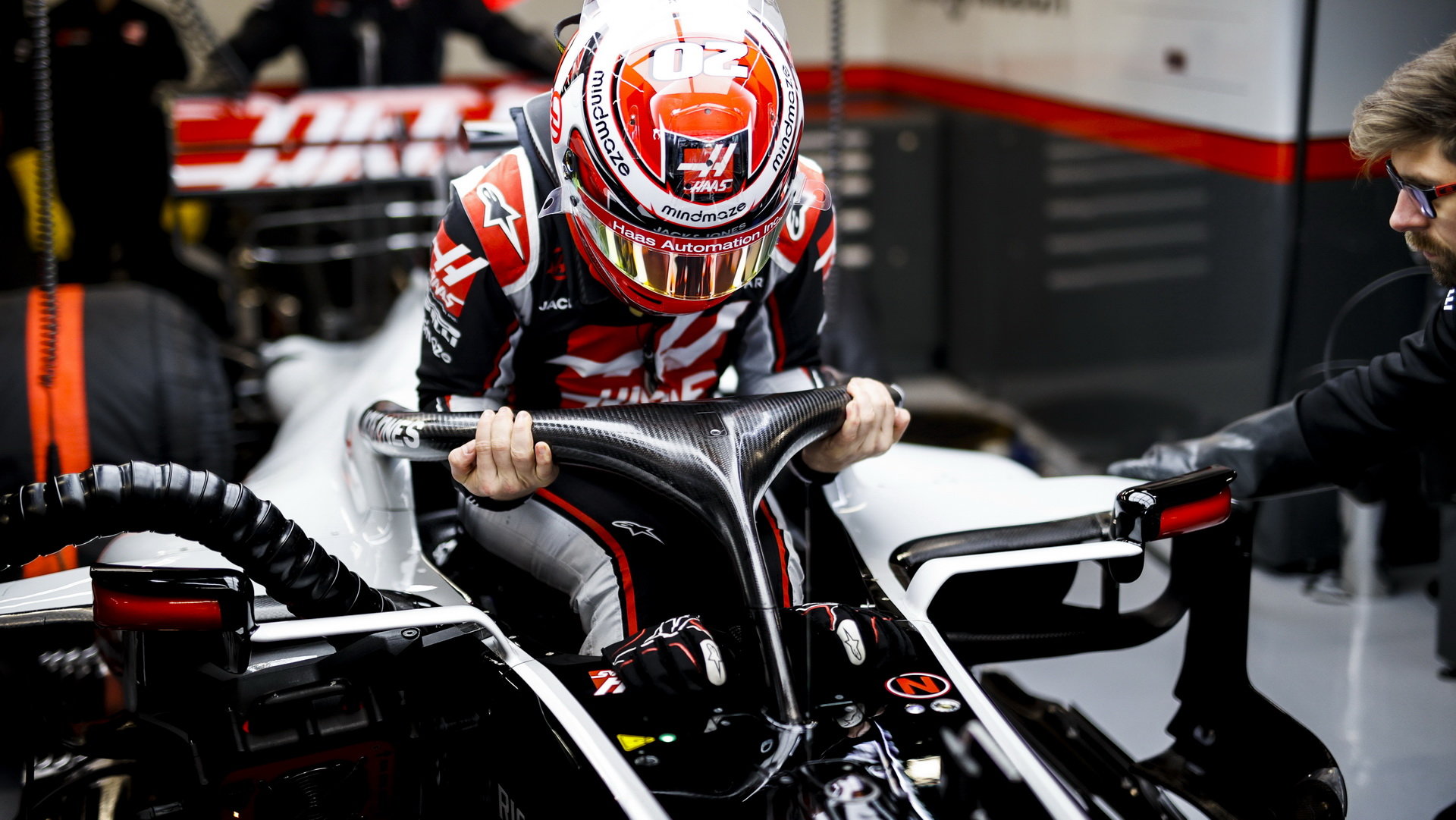 Kevin Magnussen při předsezonních testech s vozem Haas VF-20 Ferrari v Barceloně