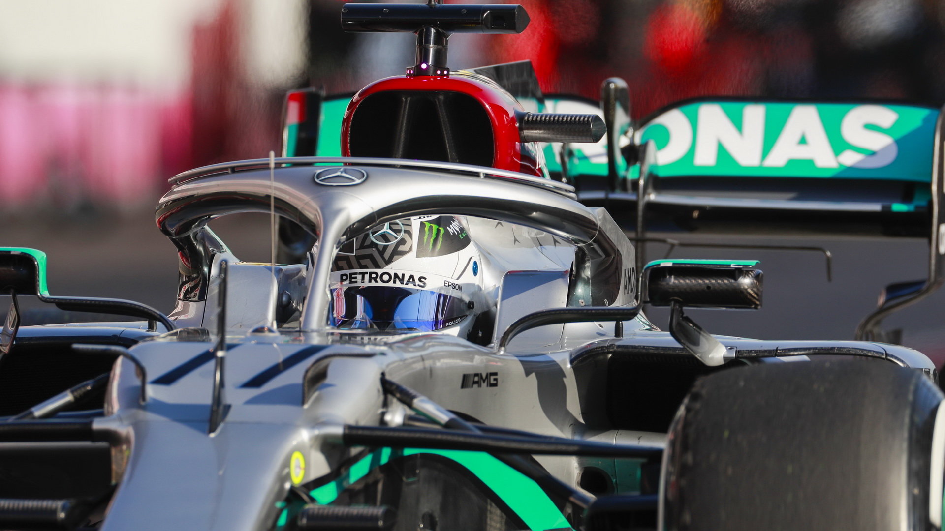 Valtteri Bottas při předsezonních testech s vozem Mercedes F1 W11 EQ Performance v Barceloně