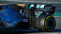 Lewis Hamilton v rámci druhého dne předsezonních testů v Barceloně