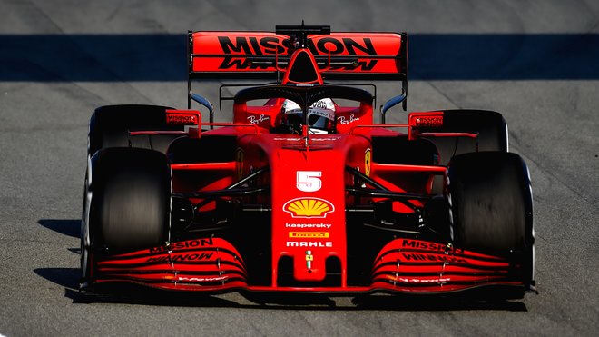 Sebastian Vettel loni i přes status jedničky prohrál s nováčkem u Ferrari - s Charlesem Leclercem