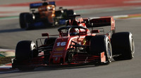 Charles Leclerc v rámci třetího dne druhých předsezonních testů v Barceloně