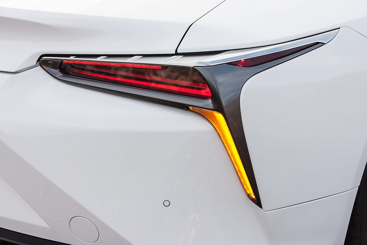 Lexus odhaluje nové vlajkové kupé LC v modelovém provedení 2021