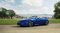 Lexus LC Convertible nabízí poprvé látkovou střechu