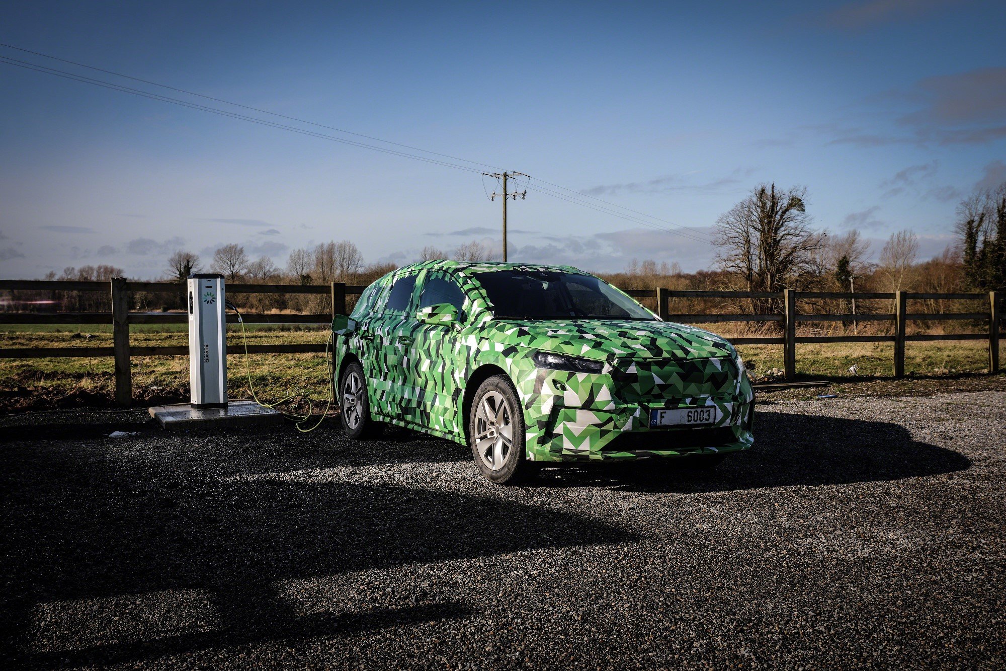 Škoda Enyaq iV bude dodávána se třemi různými kapacitami baterie, pěti výkonovými stupni a nabídne i rychlonabíjení