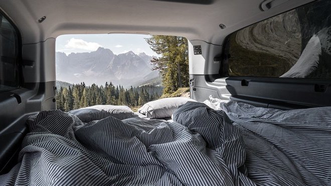 Volkswagen Transporter se zajímavou vestavbou VISU pro výlet či dovolenou