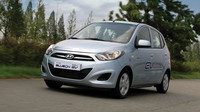 První sériově vyráběný elektromobil Hyundai BlueOn z roku 2010. Jeho základem byl model i10 a nabízel dojezd 140 kilometrů a nejvyšší rychlost 130 km/h