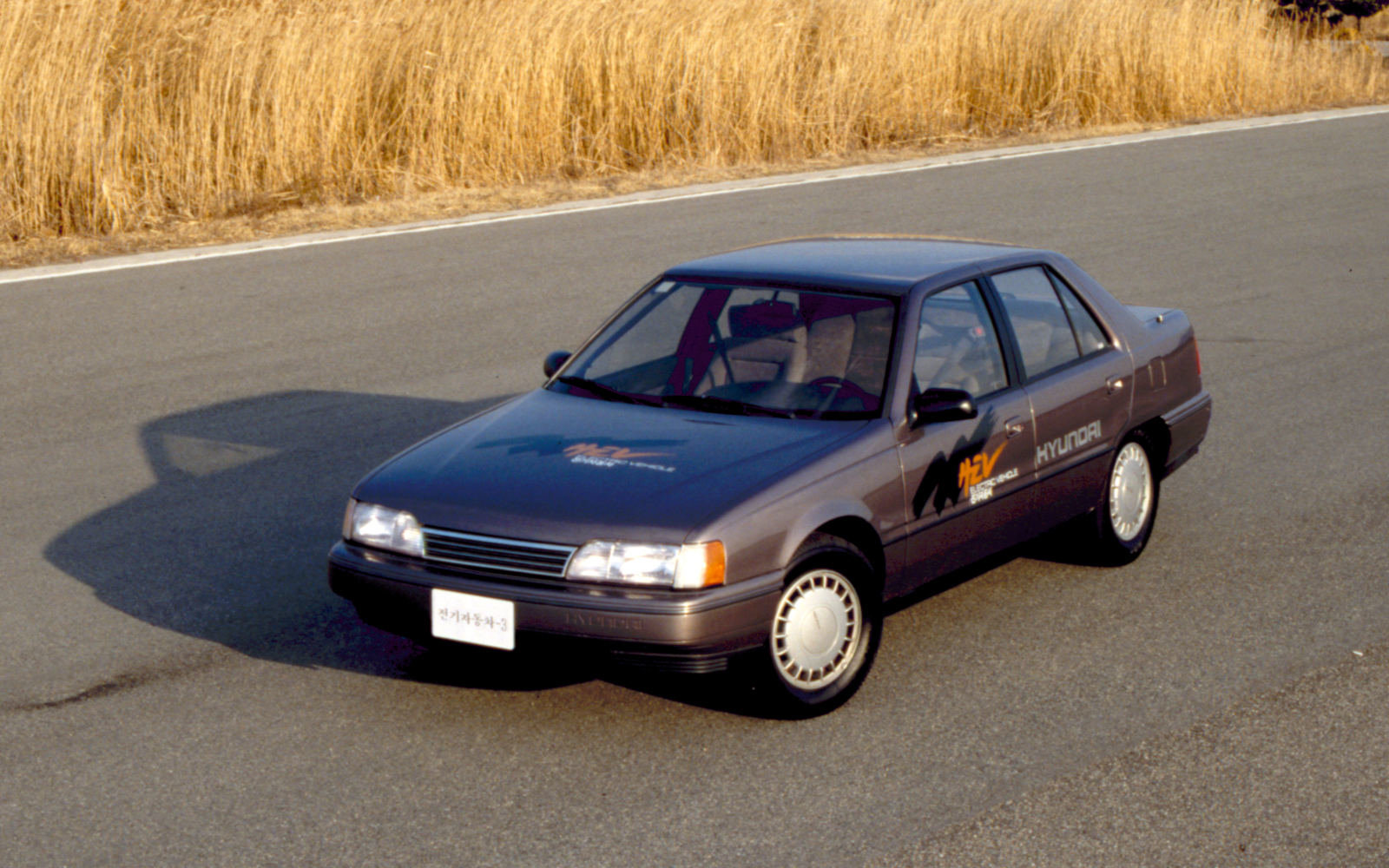 Hyundai Sonata Electric Vehicle představoval na začátku 90. let 20. století první pokusy značky na poli elektromobilů