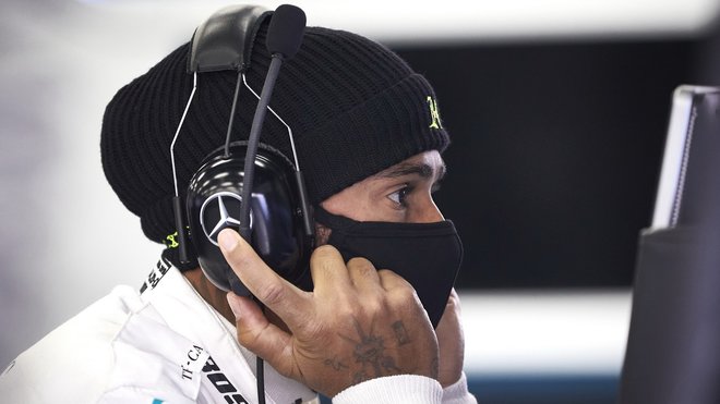 Lewis Hamilton během soukromého testu Mercedesu v Silverstone před zahájením sezóny 2020