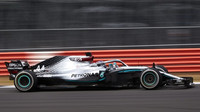 Lewis Hamilton během soukromého testu Mercedesu v Silverstone před zahájením sezóny 2020