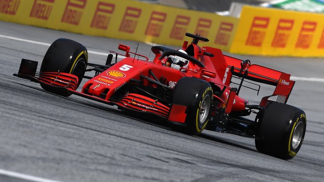 Sebastian Vettel v zaváděcím kole před závodem velké ceny Štýrska