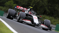 Kevin Magnussen při pátečním tréninku na Hungaroringu