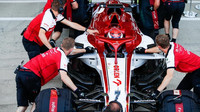 Kimi Räikkönen při pátečním tréninku v Silverstone