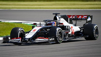 Romain Grosjean při pátečním tréninku v Silverstone