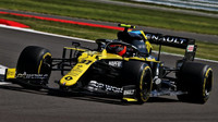 Esteban Ocon při pátečním tréninku v Silverstone