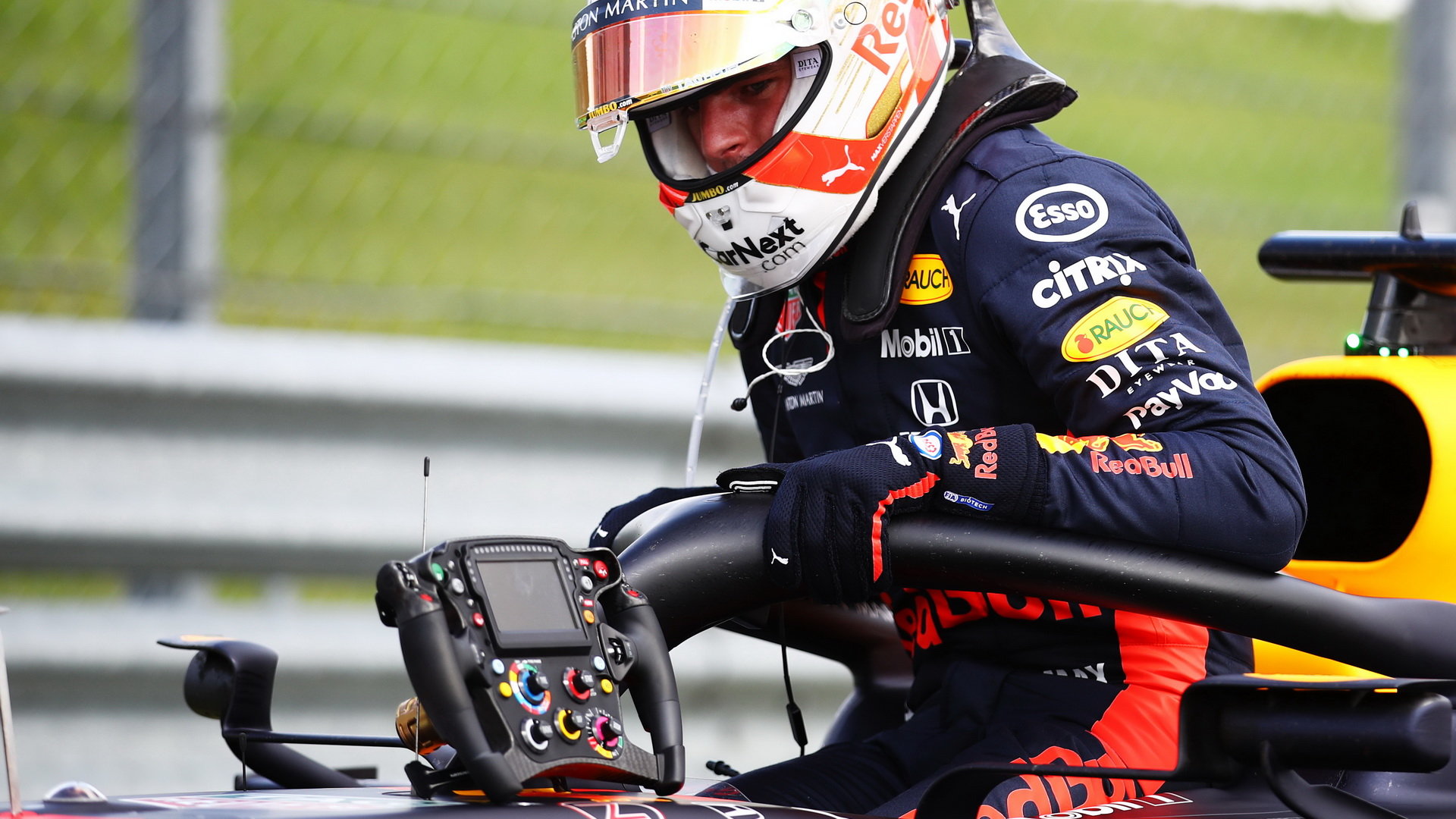 Max Verstappen při vší snaze na Mercedesy nestačil
