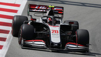 Kevin Magnussen v závodě ve Španělsku