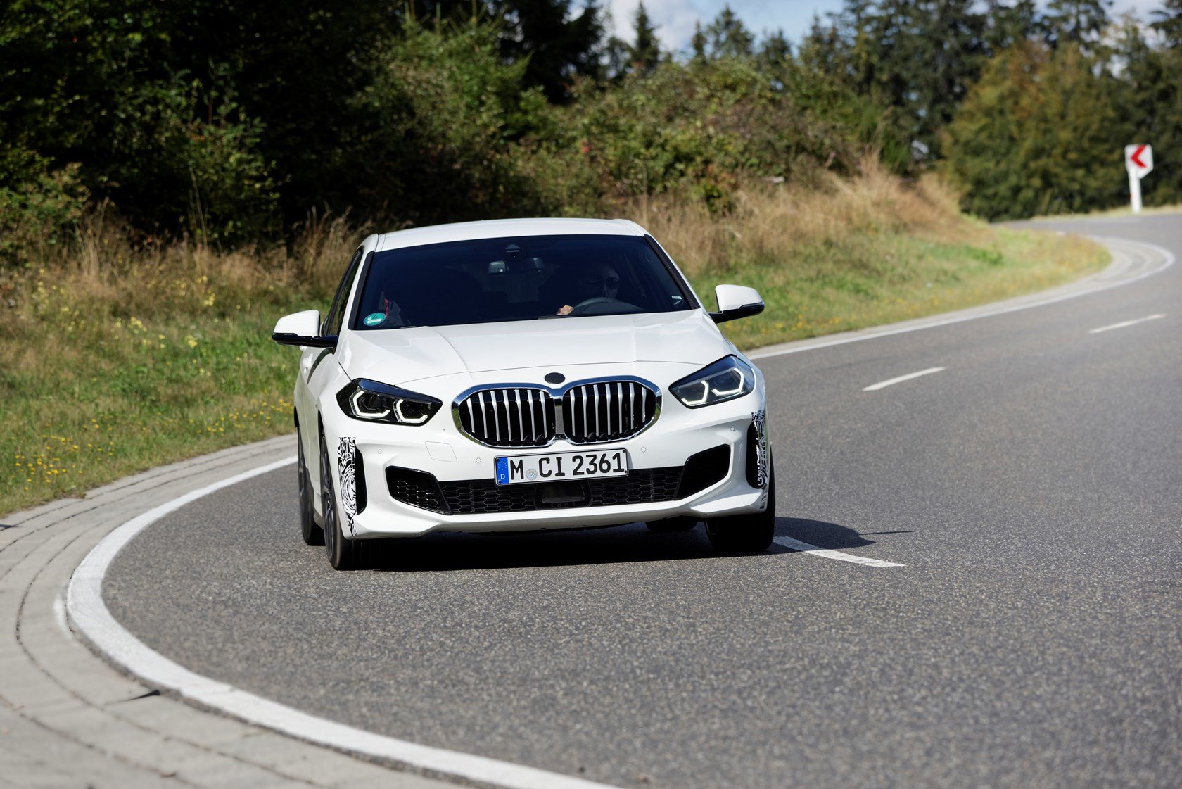 BMW 128ti je sportovní variantou BMW řady 1 s předním pohonem a mechanickým samosvorným diferenciálem Torsen